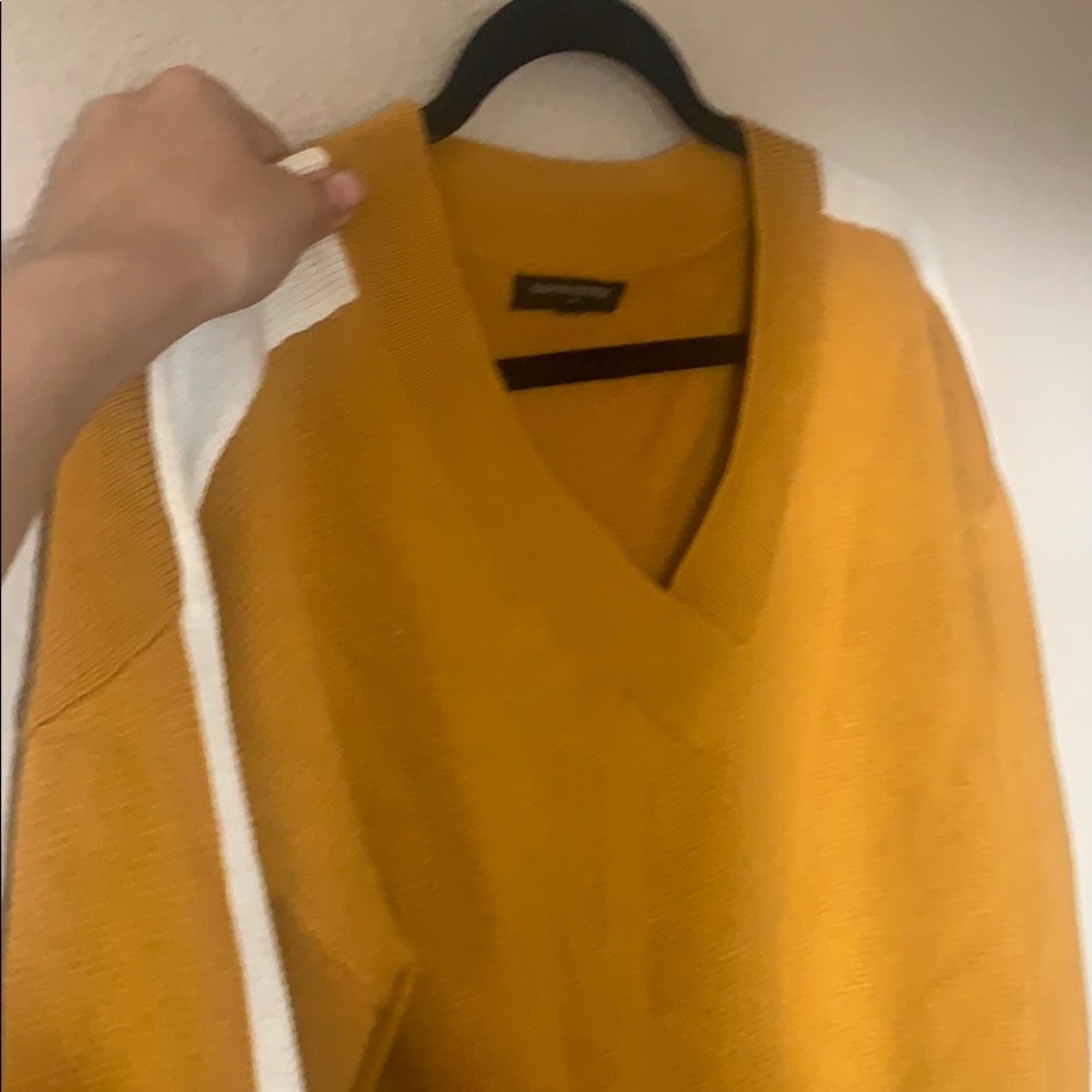 Sweater - Picture 8 of 8